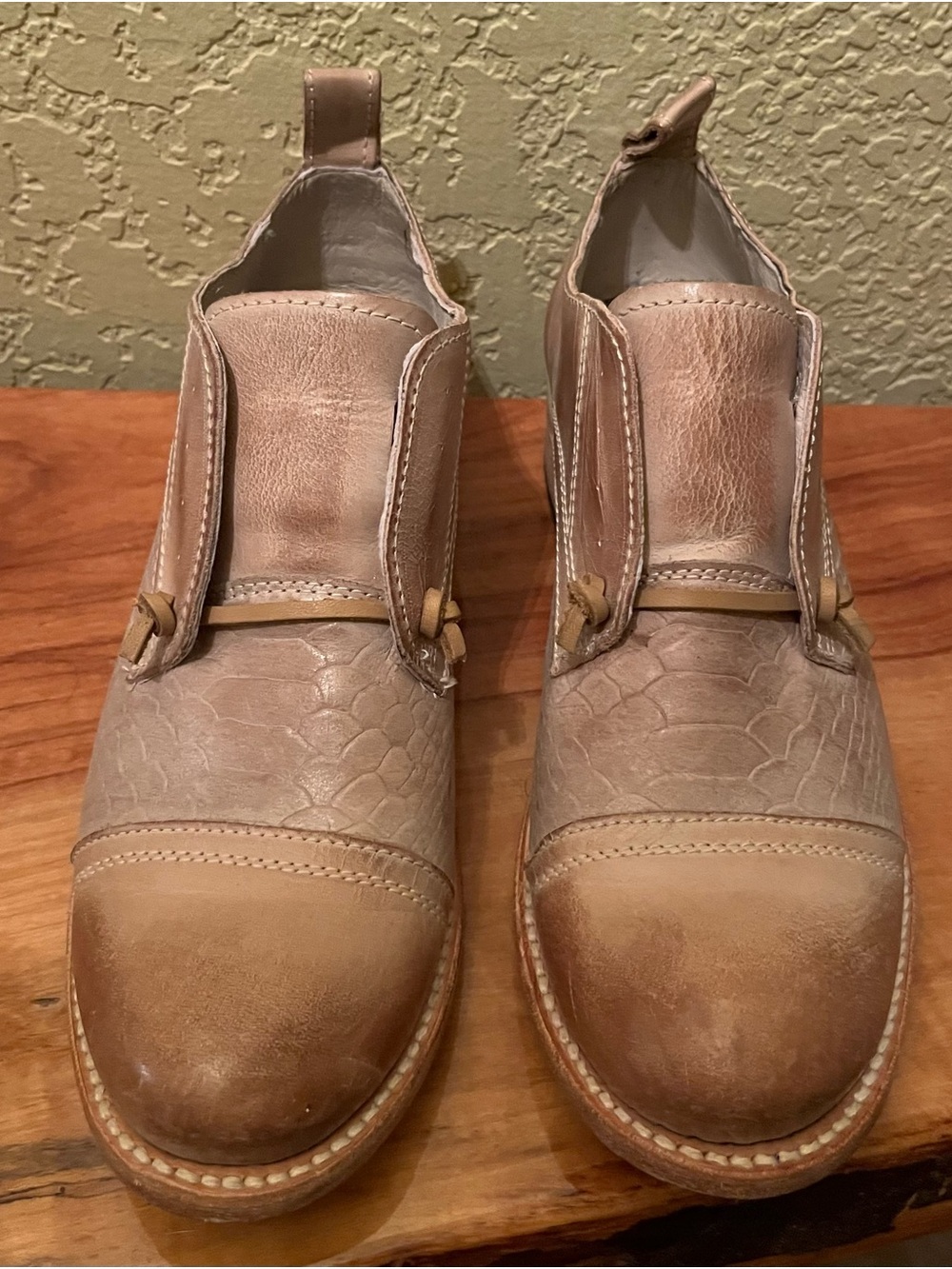 Freebird by Steven Women's Beige & Taupe Leather Slip-On Oxfords
